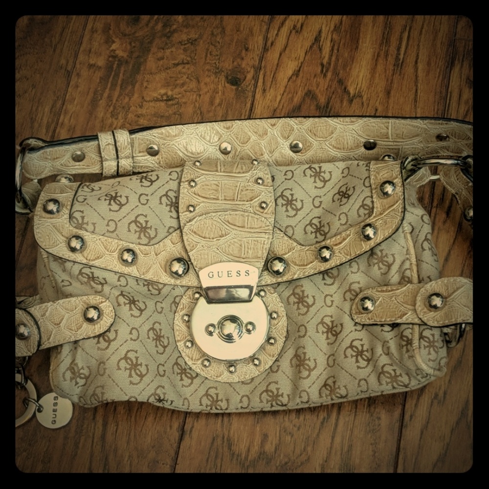 Cream shoulder Guess Purse